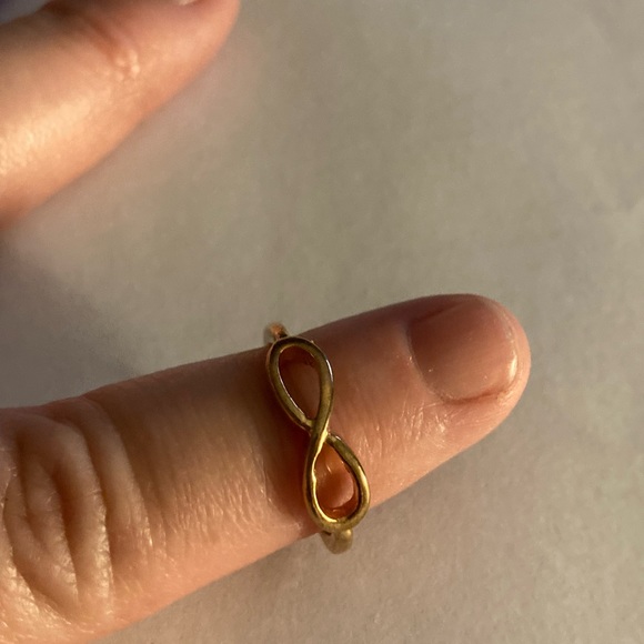 Gold infinity design ring. Costume jewelry - Picture 5 of 5